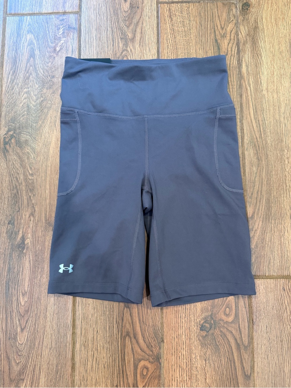 Under Armour NWT Women's Biker Shorts Gray Fitted Stretch Pockets Size S